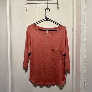 Pink quarter sleeve top with zipper